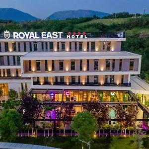 Royal East Mjull-Bethore